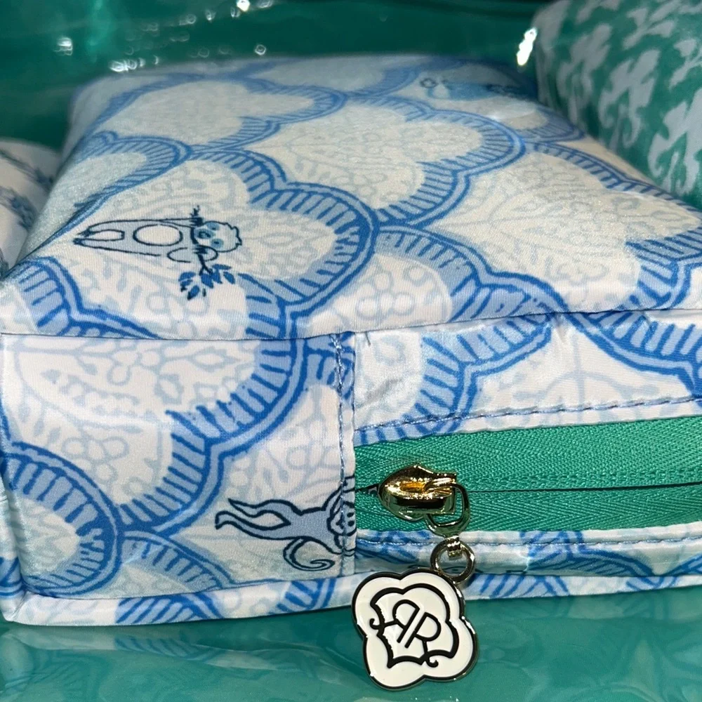 Roller Rabbit Target Blue Floral Cosmetic Bag with Green Trim Beauty Bag Set
